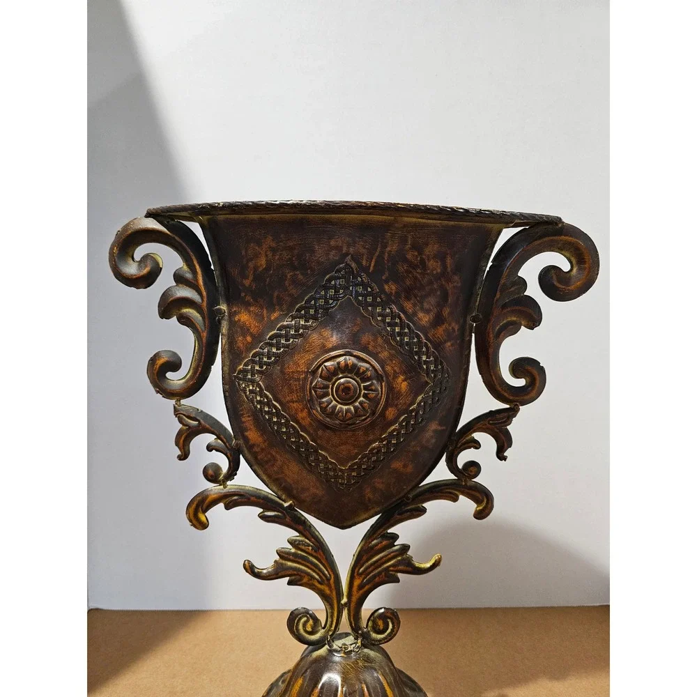 N/A ornate metal